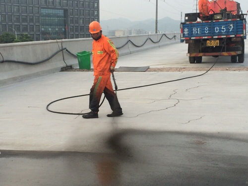 路橋防水涂料噴涂機在橋面防水施工與涂裝工程中的應(yīng)用